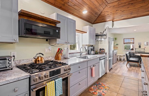 Alto Casa | Lakeside Cottage Retreat near Grand Rapids