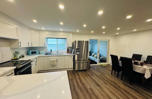 Innisfil Casa | Lakeside Cottage-Tranquil Retreat by the Water