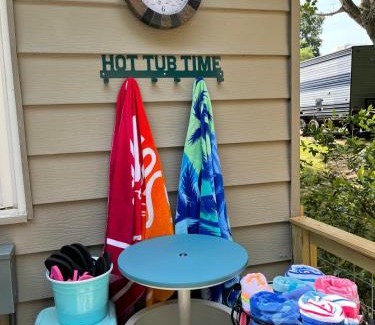 Scottsville Casa | Lakeside cottage w/3 bed, 2 bath & spectacular view!