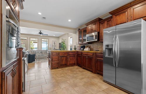 Lakeland Casa | Lakeside Cove - Lakefront Home