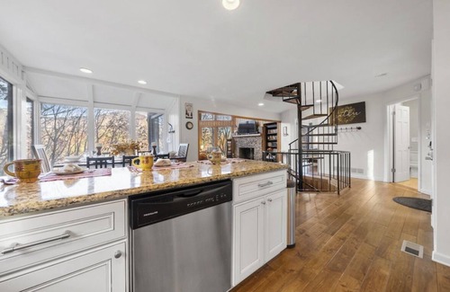 Big Canoe Casa | Lakeside, cozy cabin with game room. Recently renovated and pet-friendly!