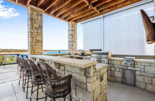 Canyon Lake Casa | Lakeside Dreamhouse