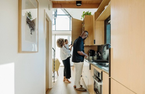 Lacy-Lakeview Cabina | Lakeside East at Live Oak Lake | Modern Cabin