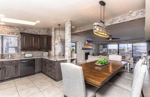 Lake Havasu City Casa | Lakeside Entertainment Oasis W/ Heated Pool & Spa
