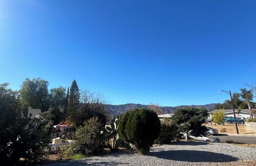 Lake Elsinore Casa | Lakeside Escape, Cozy Getaway