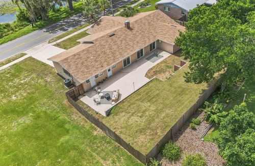 Auburndale Casa | Lakeside Escape - Charming - Nearby Attractions