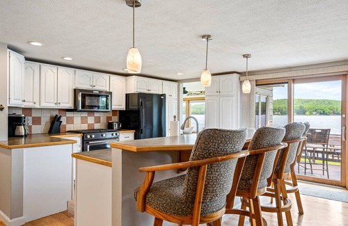 Naples Casa | Lakeside Escape-Kayak|Fire pit|Game room|Sunroom