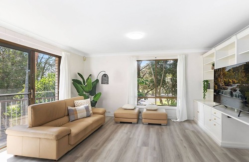Long Jetty Casa | Lakeside Escape steps To The Lake and Beach