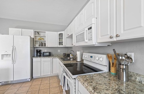 Highlands Casa | Lakeside Family Game House @Red Ear River RV Park