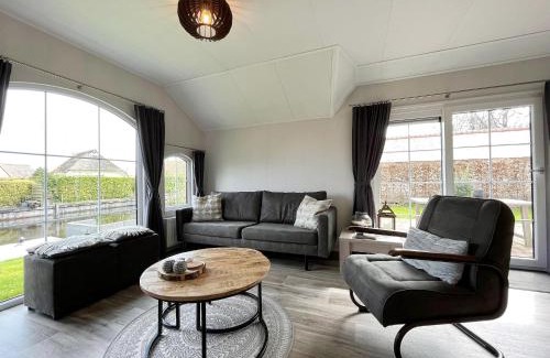 Sint Nicolaasga Casa | Lakeside Farm Stay, Friesland