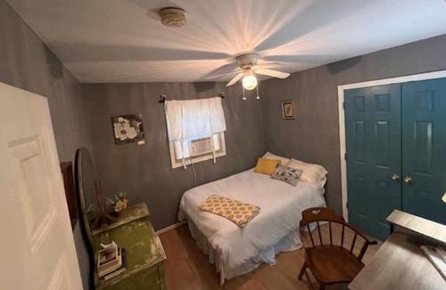 Leesville Cabaña | Lakeside Farmhouse - Pets Welcome
