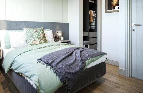 Boston Casa | Lakeside Fishing Cabins