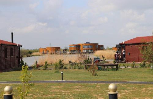 Boston Casa | Lakeside Fishing Lodges