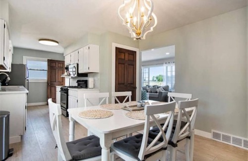 Lakeside Casa | Sleeps 13, 2 fire pits, A+ patio, free waffle bar, outdoor games, dog friendly