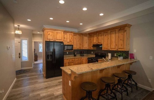 Ogden Casa | Lakeside Funscape LS33 | Pool |Pickleball |Hot Tub