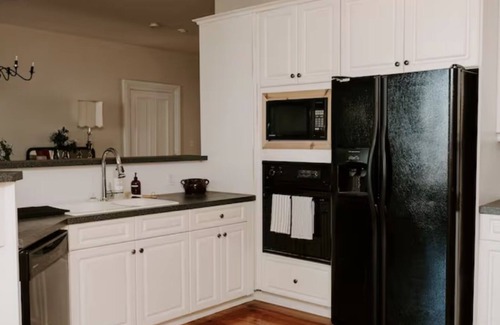 Wolfe Island Apartamento | Lakeside Getaway in Marysville, Wolfe Island - Shopkeepers Apartment