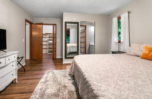 Gaylord Casa | Lakeside Getaway includes Hot Tub pet friendly