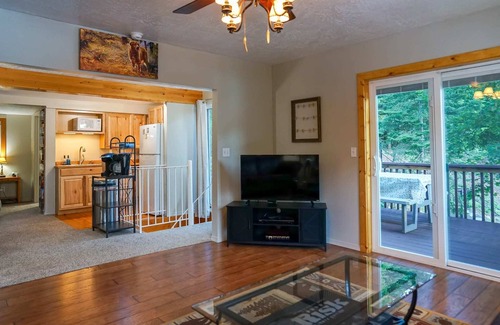 Rathdrum Casa | Lakeside Glamping Cabin - Rustic Twin Lakes Escape