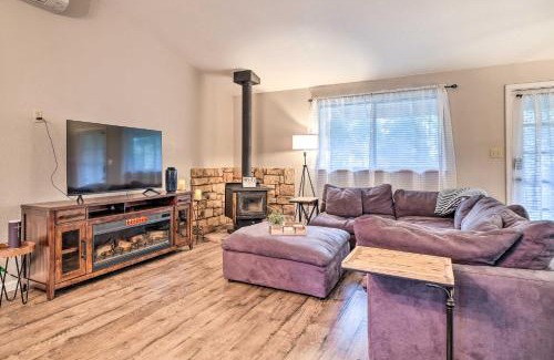 Groveland Casa | Lakeside Groveland Home with Hot Tub, Near Yosemite