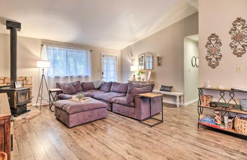 Groveland Casa | Lakeside Groveland Home with Hot Tub, Near Yosemite