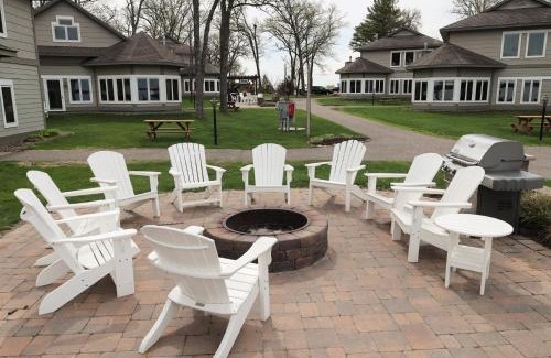 Nisswa Apartamento | Lakeside Gull Lake Condo, Playground, Firepit, Boat Rentals