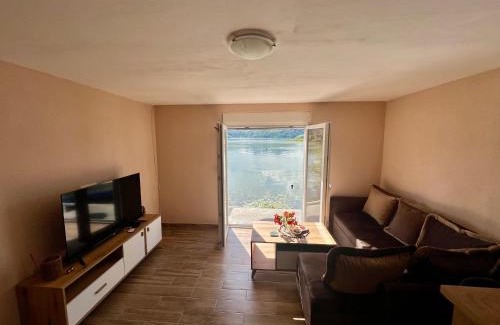 Karuc Apartamento | Lakeside Harmony Apartment