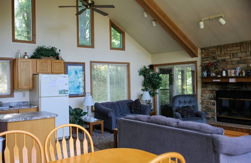 Tomah Casa | Lakeside Haven Home en Birch Lake, tiene capacidad para 12 personas.