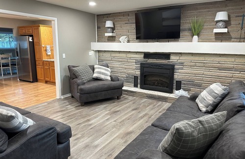 Grove Casa | Lakeside haven near Wolf Creek Boat Ramp