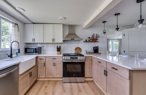 Sackets Harbor Casa | Lakeside Haven- Sackets Harbor, Firepit, Bikes, Updated cottage