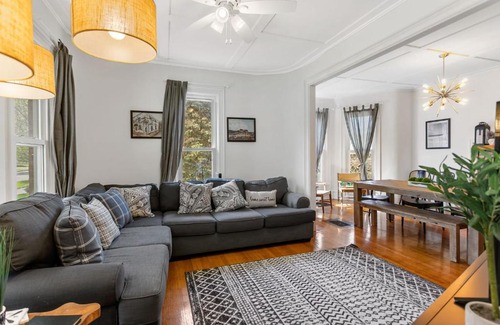 South Haven Casa | Lakeside Haven - Steps to Beach, Shops AND Dining!