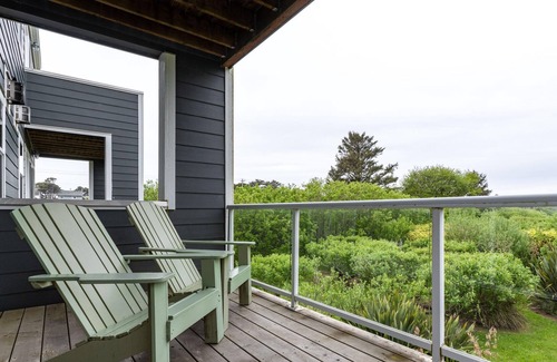 Rockaway Beach Casa | Lakeside Haven