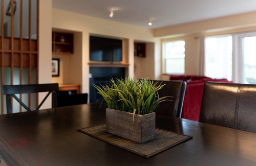 Rockaway Beach Casa | Lakeside Haven