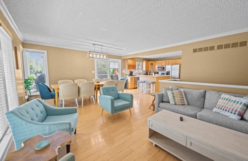 Linn Creek Casa | Lakeside HOLIDAY Getaway for the WHOLE family!