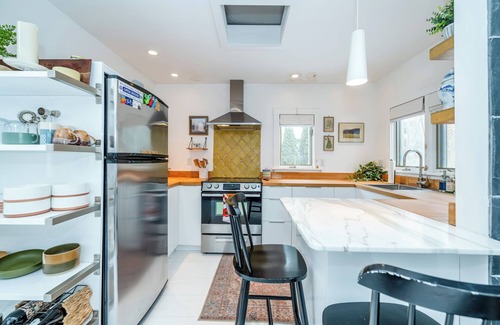 Lakeside Casa | Lakeside Home Close To Beach & Private Hot Tub! (3 Nt Min!)