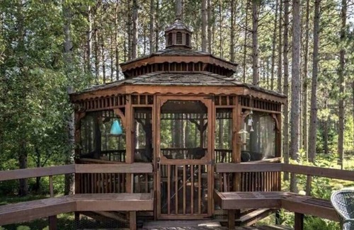 Necedah Casa | Lakeside Home on 2.5 acres with Architectural Gazebo, Fire Pit, & Boat Slip