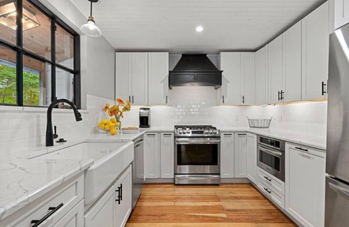 Lakeside Casa | Lakeside Home With 40 FT of Private Beach!