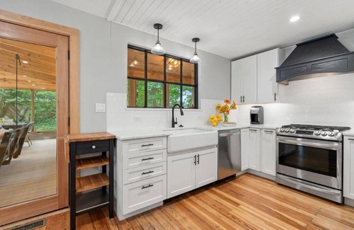 Lakeside Casa | Lakeside Home With 40 FT of Private Beach!