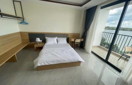 Dak Mil Hotel | Lakeside Hotel