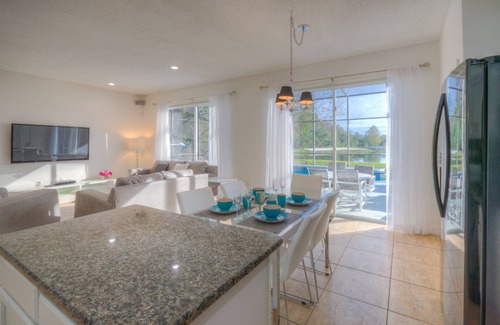 Lake Berkley Villa | Diciembre '18 renovado, villa junto al lago con una enorme piscina orientada al sur, Disney a 10 minutos