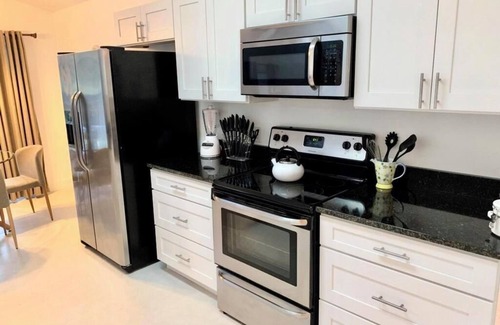 Lake Berkley Casa | Lakeside house, huge south facing pool with spa, lake view, & Disney at 8 miles