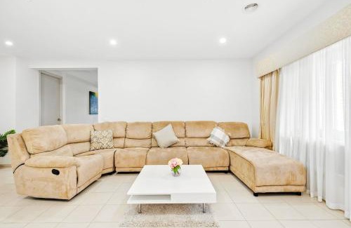 Manor Lakes Casa | Lakeside House in Manor Lakes