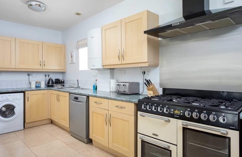 Fossebridge Cabaña | Lakeside House - sleeps 10 guests in 4 bedrooms