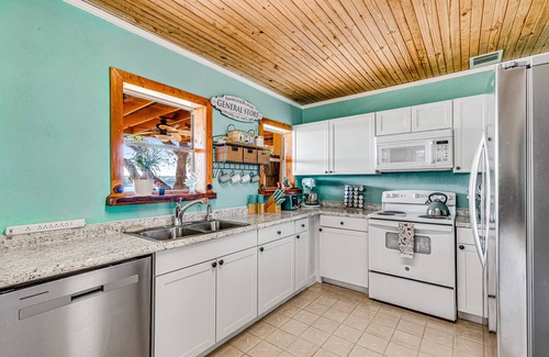 Rocky Ridge Casa | Lakeside House | Waterfront escape in Austin with resort-style pool