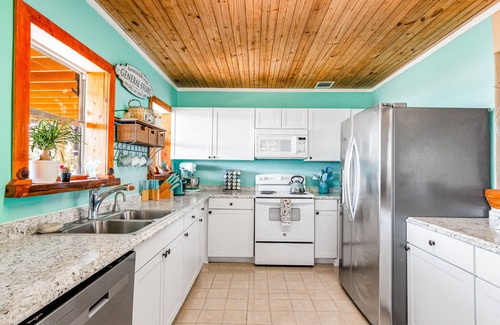 Rocky Ridge Casa | Lakeside House | Waterfront escape in Austin with resort-style pool