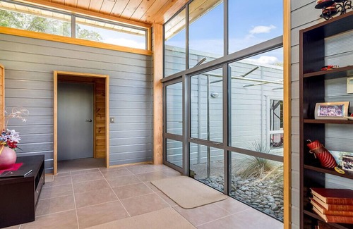 Lake Tarawera Cabaña | Lakeside Landing - Lake Tarawera Holiday Home