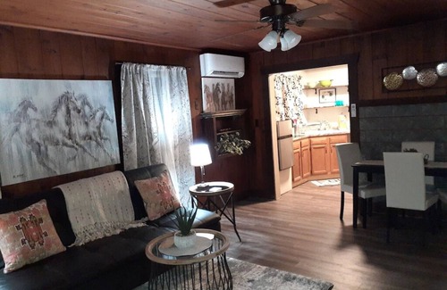 Mid America Cabaña | Lakeside Large One Bedroom Cottage (#1) With Two Beds