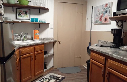 Mid America Cabaña | Lakeside Large One Bedroom Cottage (#1) With Two Beds
