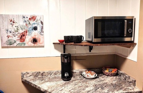 Mid America Cabaña | Lakeside Large One Bedroom Cottage (#1) With Two Beds
