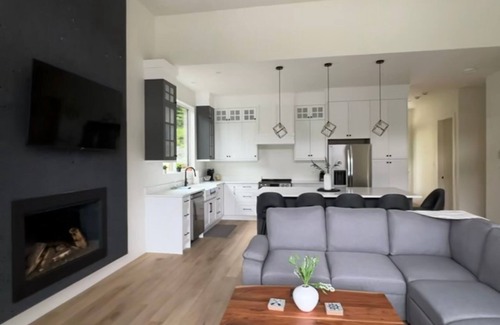 Youbou Apartamento | Lakeside Living – New 3 Bedroom Retreat