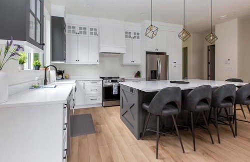 Youbou Apartamento | Lakeside Living – New 3 Bedroom Retreat